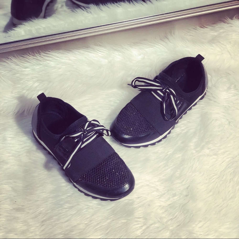 Black sneaker w/glitter